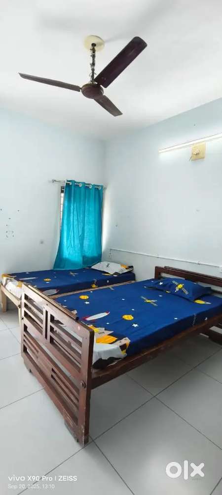 Krishna Boys PG Alkapuri