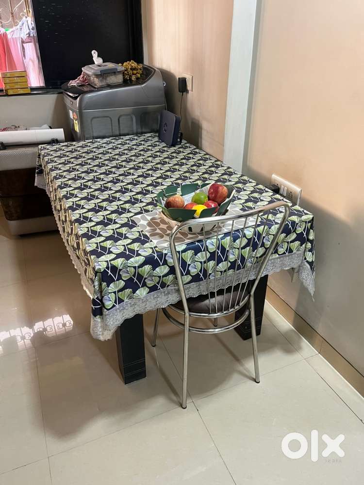 Glass dinning table
