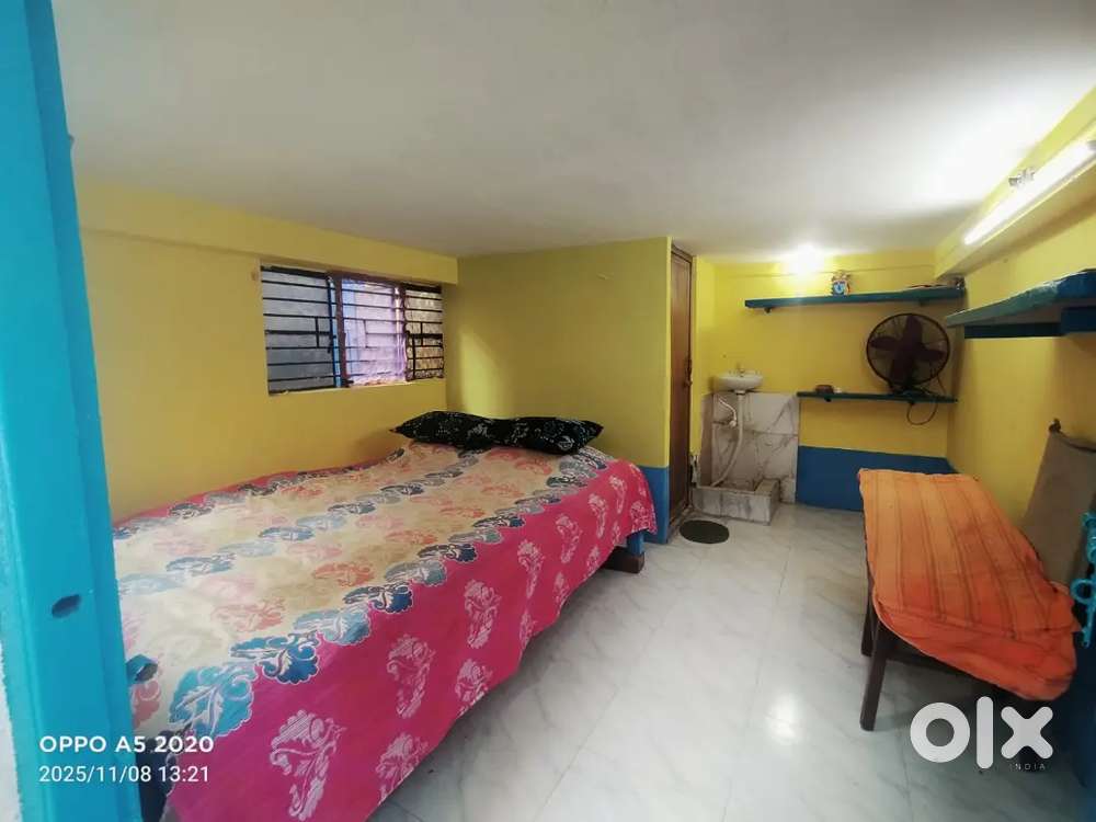 1 room on rent with attached toilet and water for 2