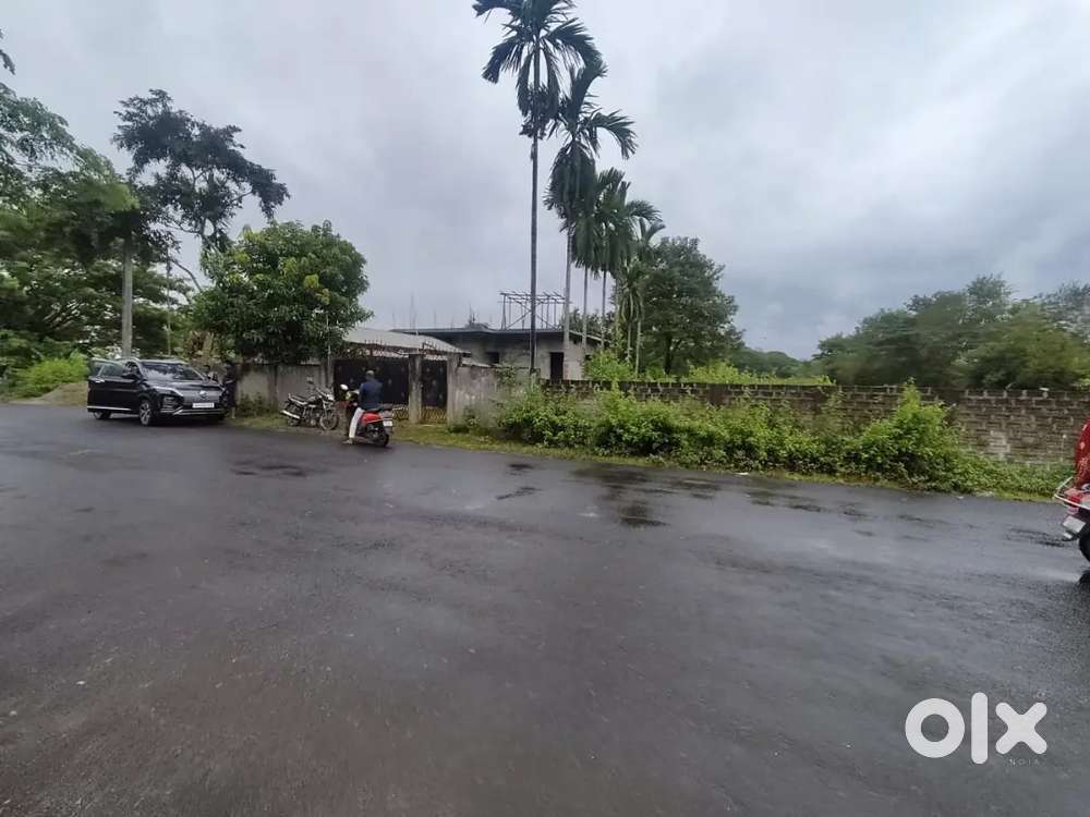 Sale 10 bigha land with building and more..