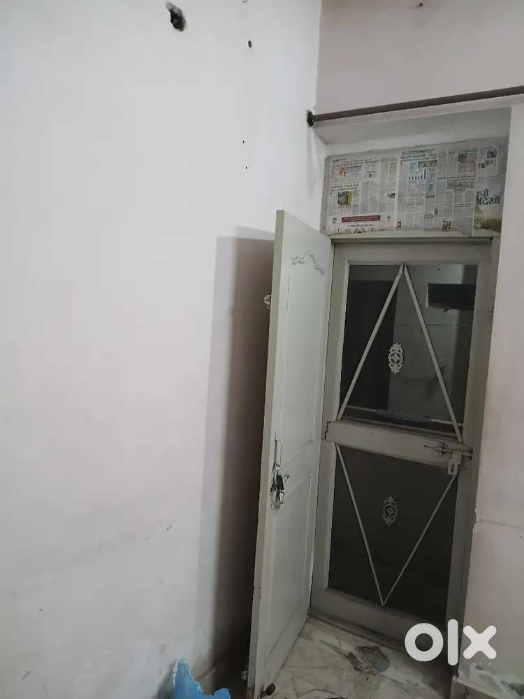 One room for one person no kitchen