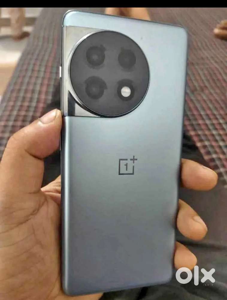 Oneplus 11rR.  good condition   screechless
