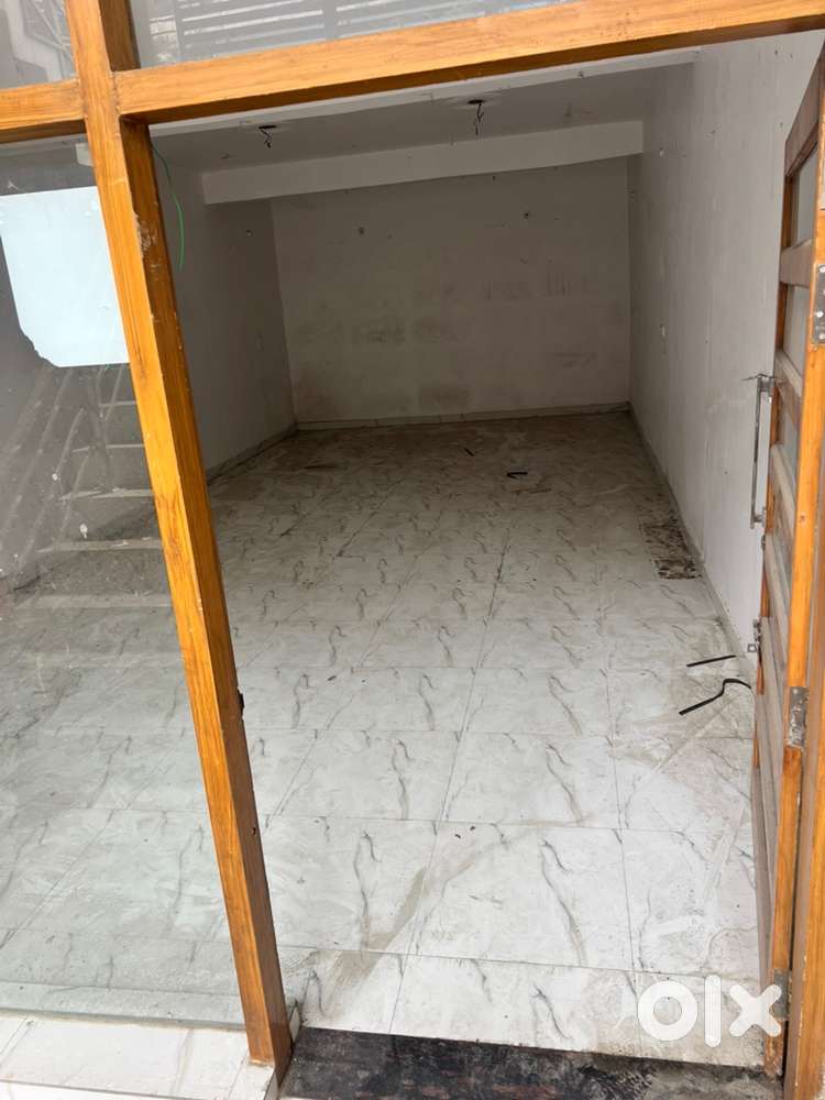 Commercial hall for rent near mantri avas Vibhavkhand Gomtinagar lko