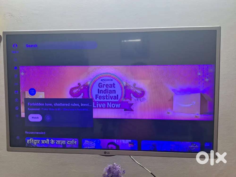 32 inchs smart LED TV.