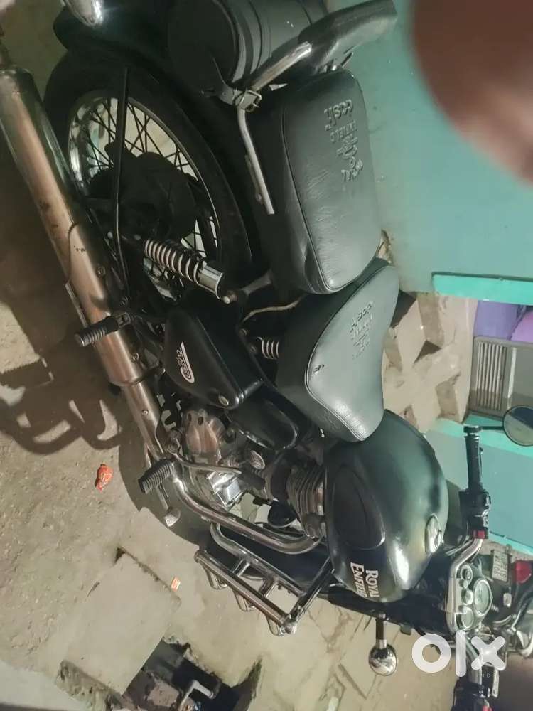 Bike second owner 2015 model good condition Koi Kami nahi hai