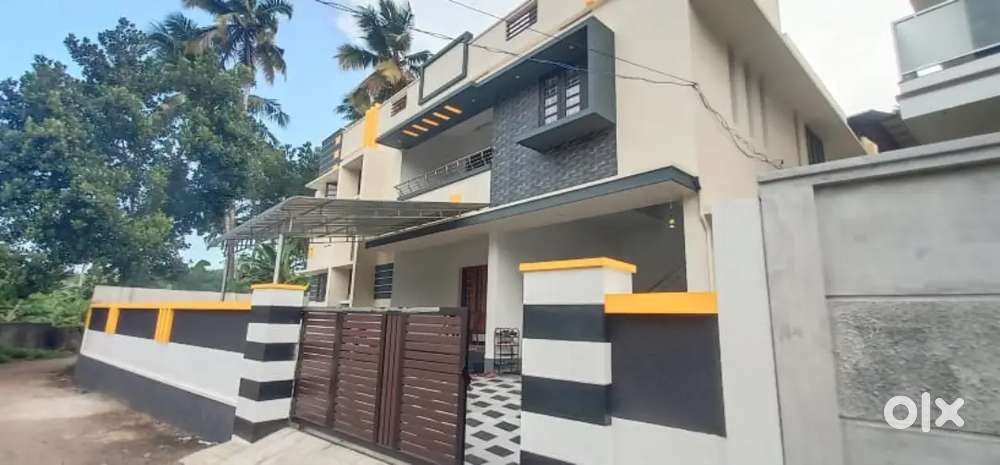 New house (first floor) at peroorkada jn, spacious, 15000/- rent