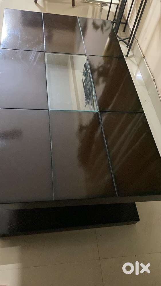 Center table for living room for immediate sale