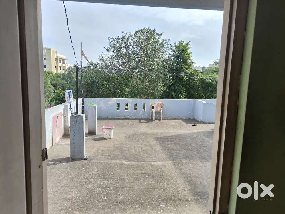 Single bedroom pent house, furnished, park view