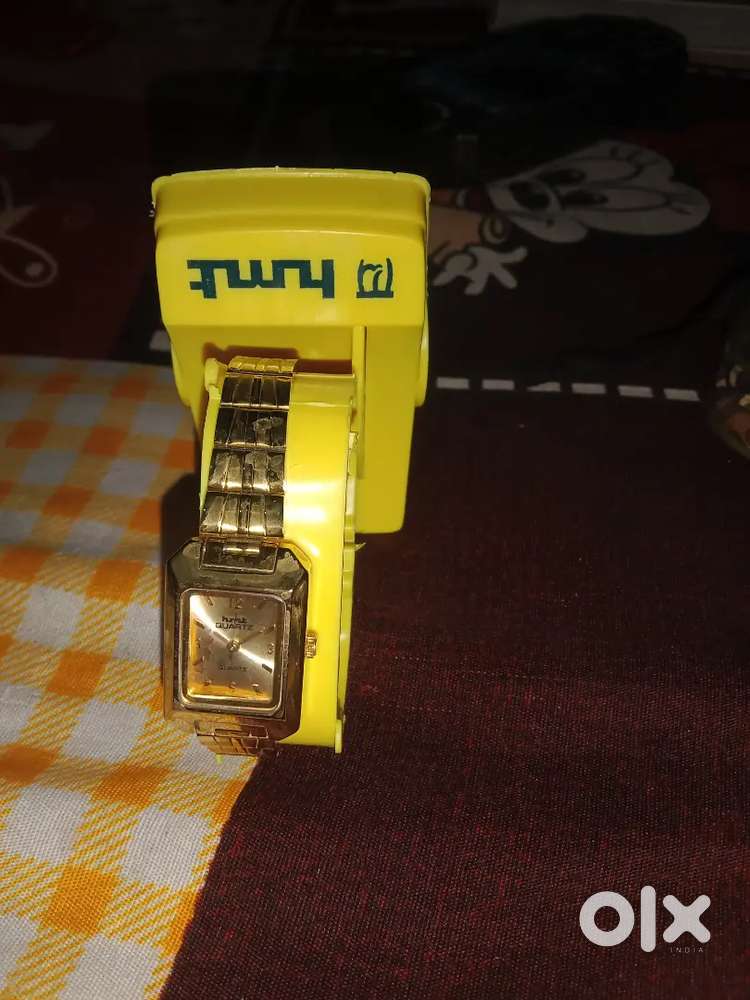 Quartz golden new wrist watch