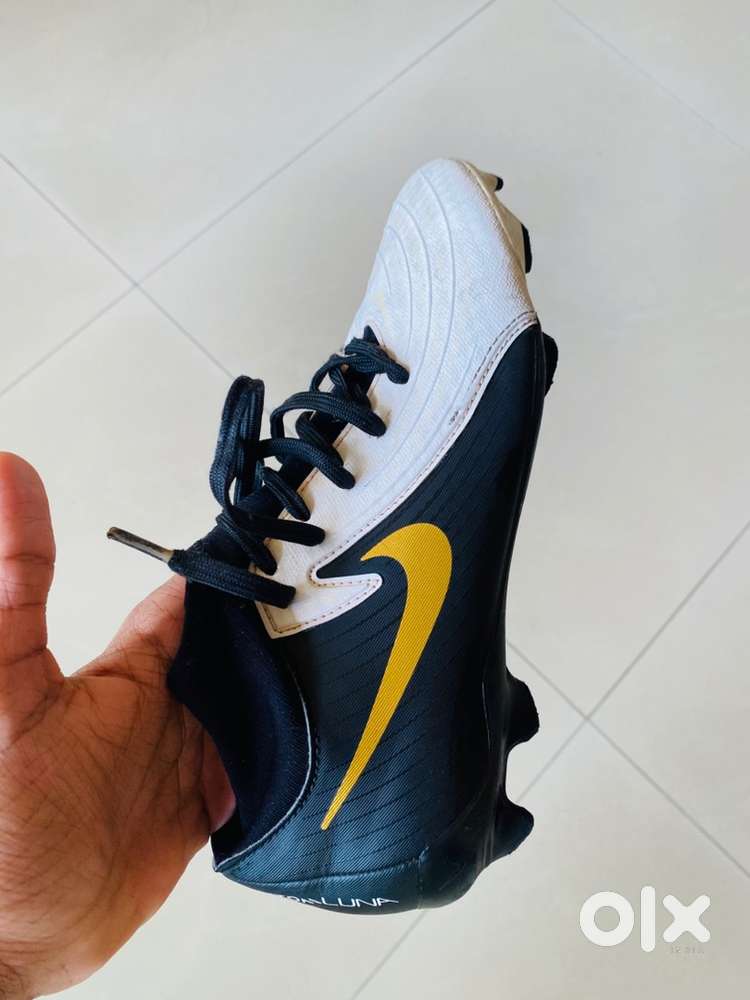 Used Nike Phantom Luna Football Boots