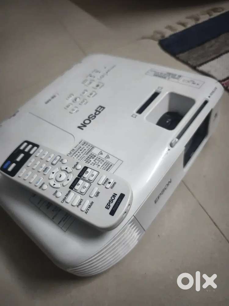Epson x49 3pcd projector with all accessories, ultra HD