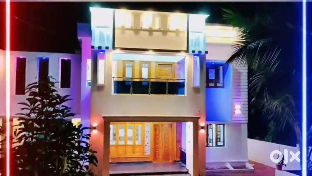 Urgent sale of 6 bhk super luxuary interior house 12 cents for sale