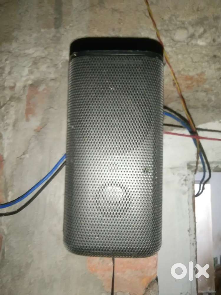 Selling by sony home theatre only use 10 months