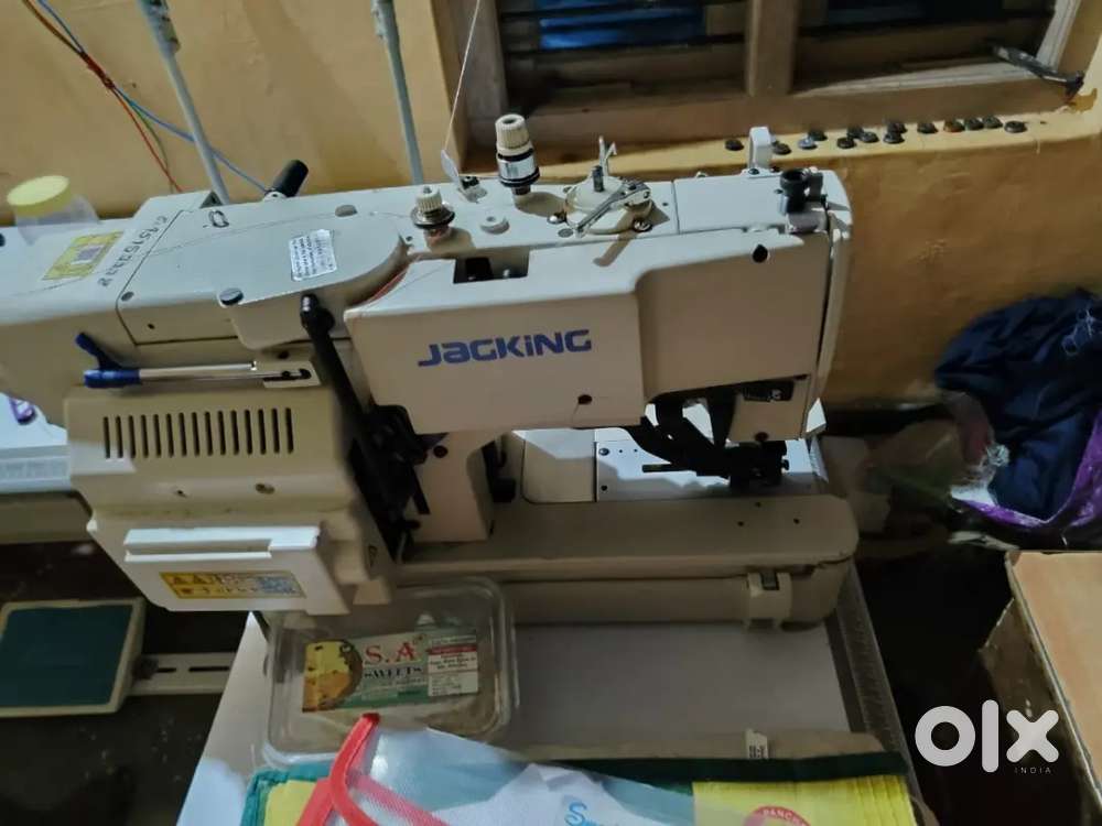 Button hole button machine