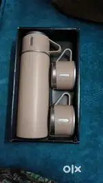 *Vacuum Flask Set with 3 Cups - 6 Colors Available!*