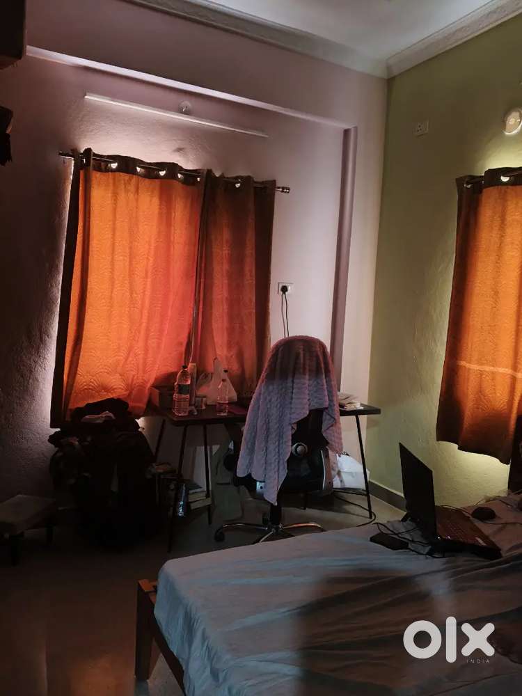 Sharing room available for rent for men