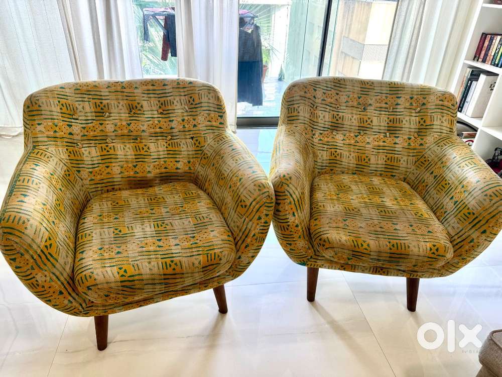 2 cushion chairs