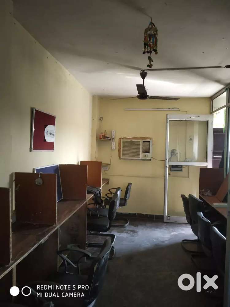 1 cabin 15 seat Full furnished office rent in uttam nagar in 16000 rs