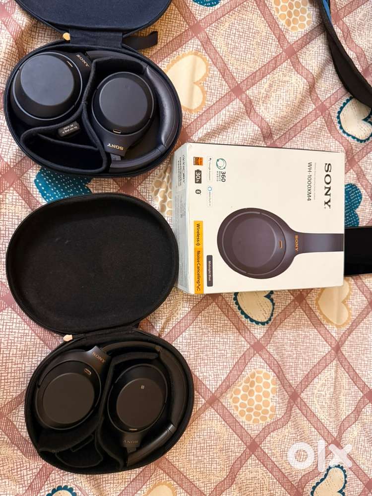 Sony WH1000XM4 blue wt box & WH1000XM3 black headphones good condition