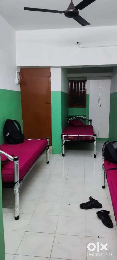 ANNA NAGAR NEAR MENS HOSTEL WITH FOOD WI-FI