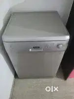 Dish washer