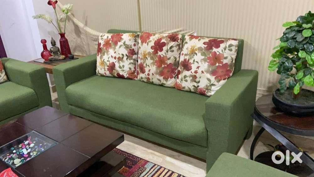 5 seater sofa with center Table