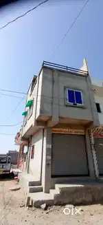 दुकान ऊपर एक हाल बिकाऊ है