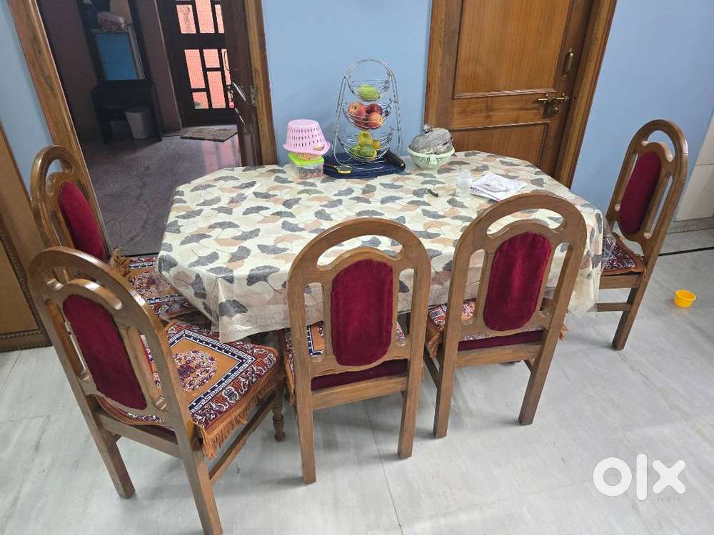 6-Seater Solid Wood Dining Table Set – Excellent Condition