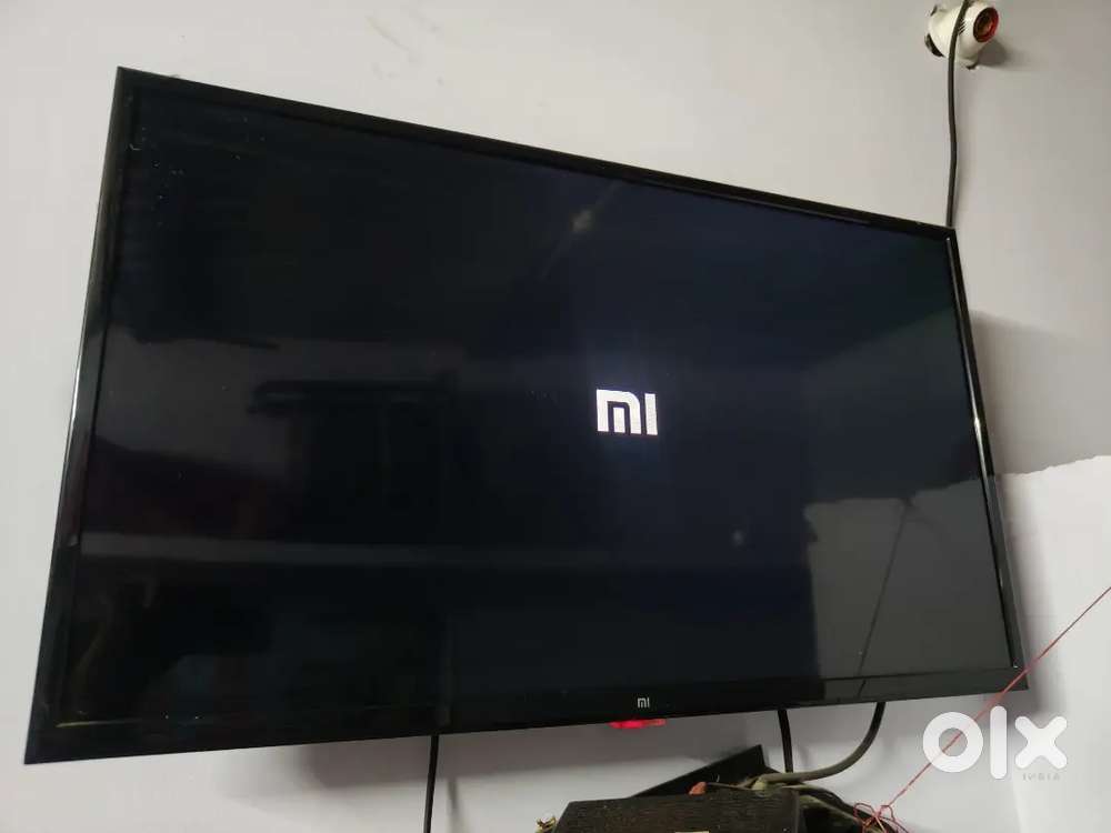 32 inches MI TV 3 years completed no scratches