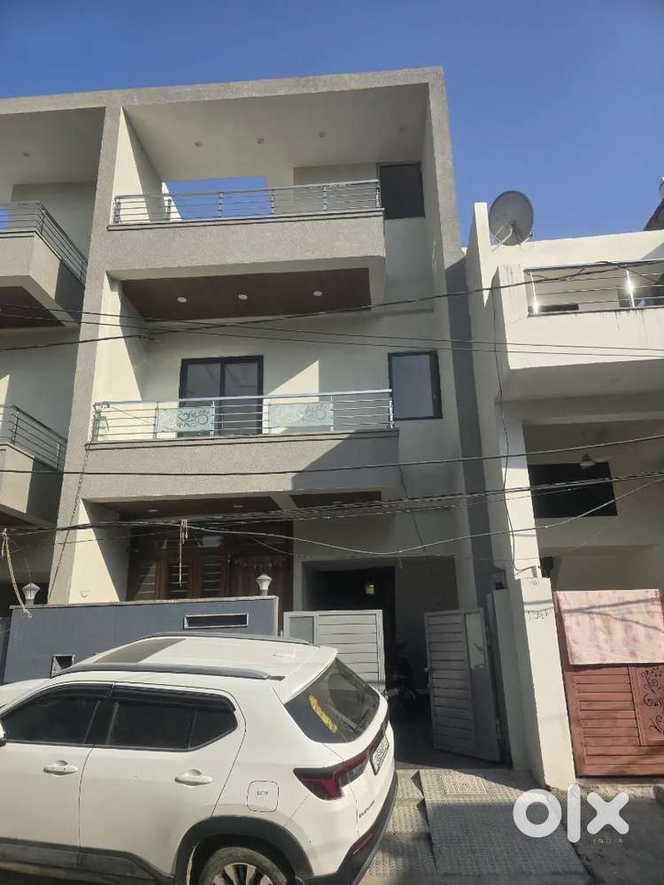 2 BHK Semi-Furnished (Fully Furnished Option) – Rent Available