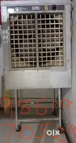 Cooler with stand