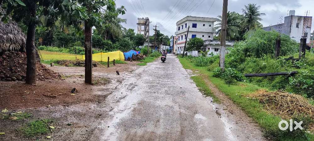 1.5 acr road point land single bit at Dakamarri