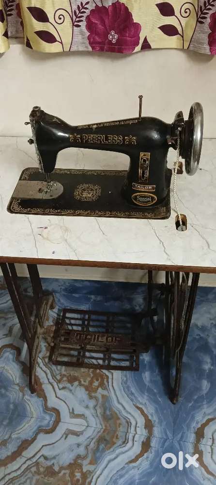Sewing machine well maintained and properly working condition