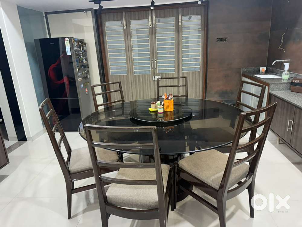 Glass top round dinning table