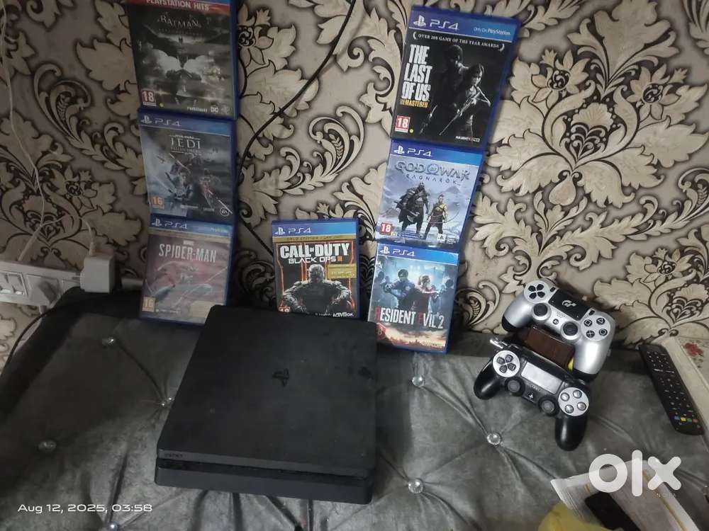Ps4 SLIM with God of war Ragnarok, gta 5 ,resident 2,tekken,Batman etc