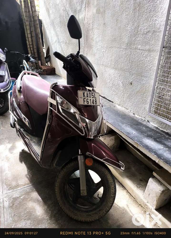 Honda Activa 125cc maroon colour