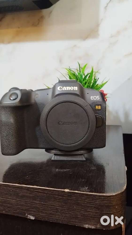 Canon r8 rf 35mm 1.8 Godox v820ii c and Godox x1 triger new condition