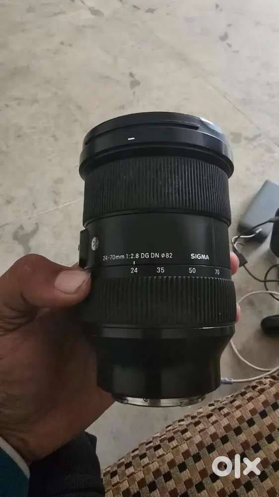 Sigma 24-70 2.8 lens .  front glass m mirror scratch h,45 fixed price