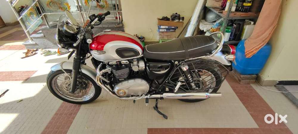 Triumph Bonneville T120 CBU in new condition