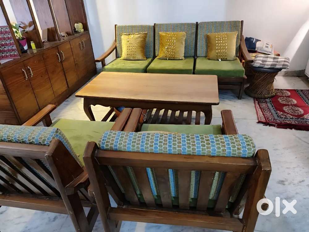 3+1+1 sheesham wood sofa set with a good quality centre table included