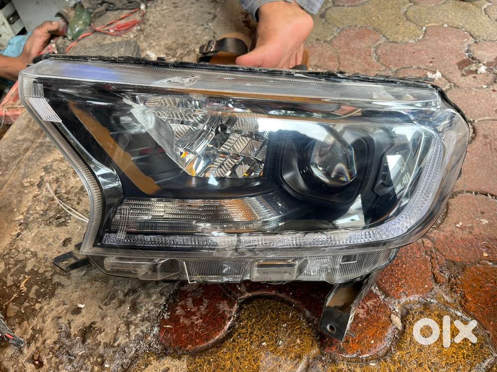 Ford  endeavour headlights available