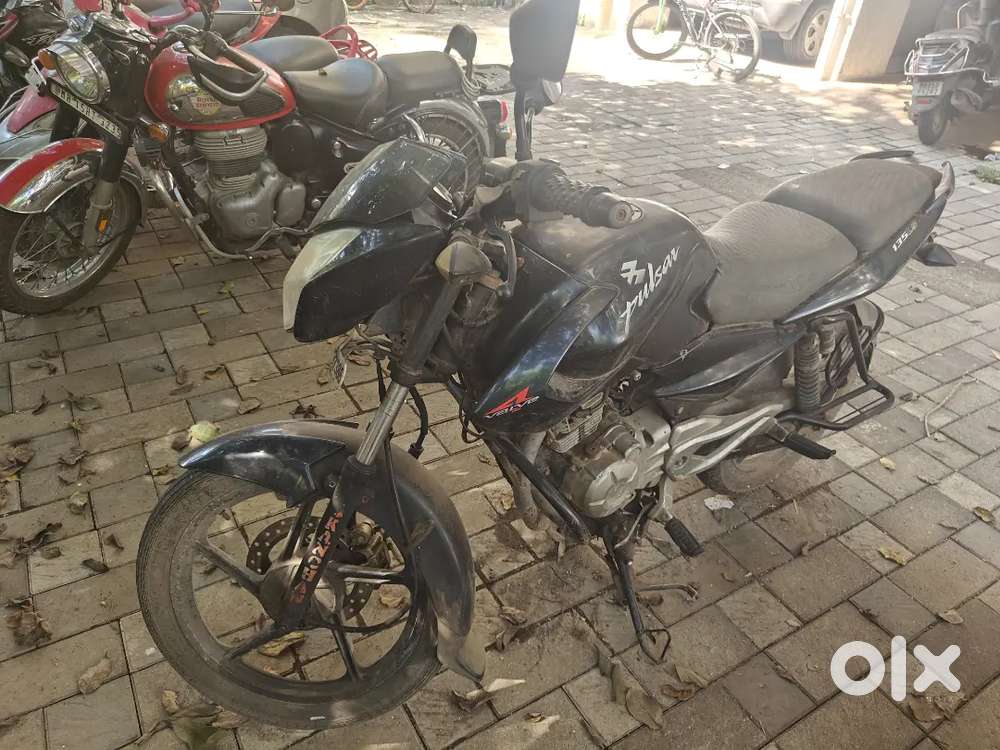 Urgent Black Bajaj Pulser 135 for sale