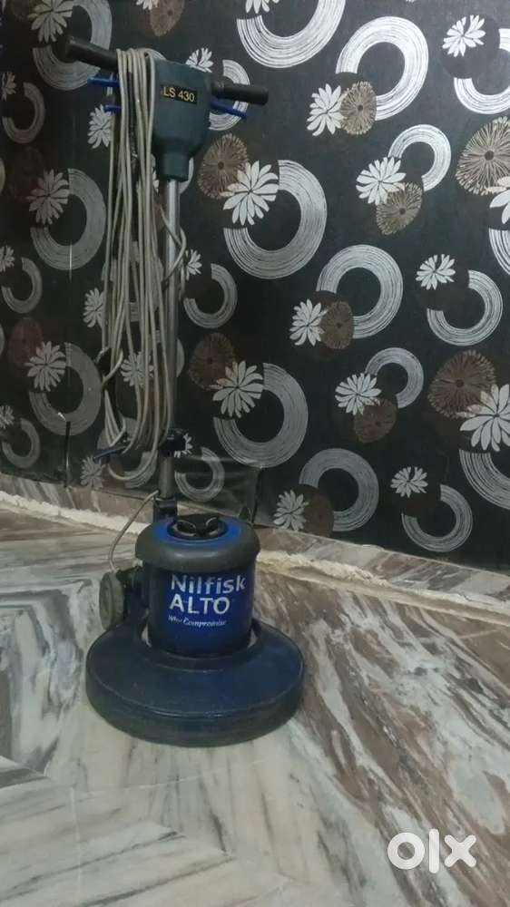 Floor cleaning machine