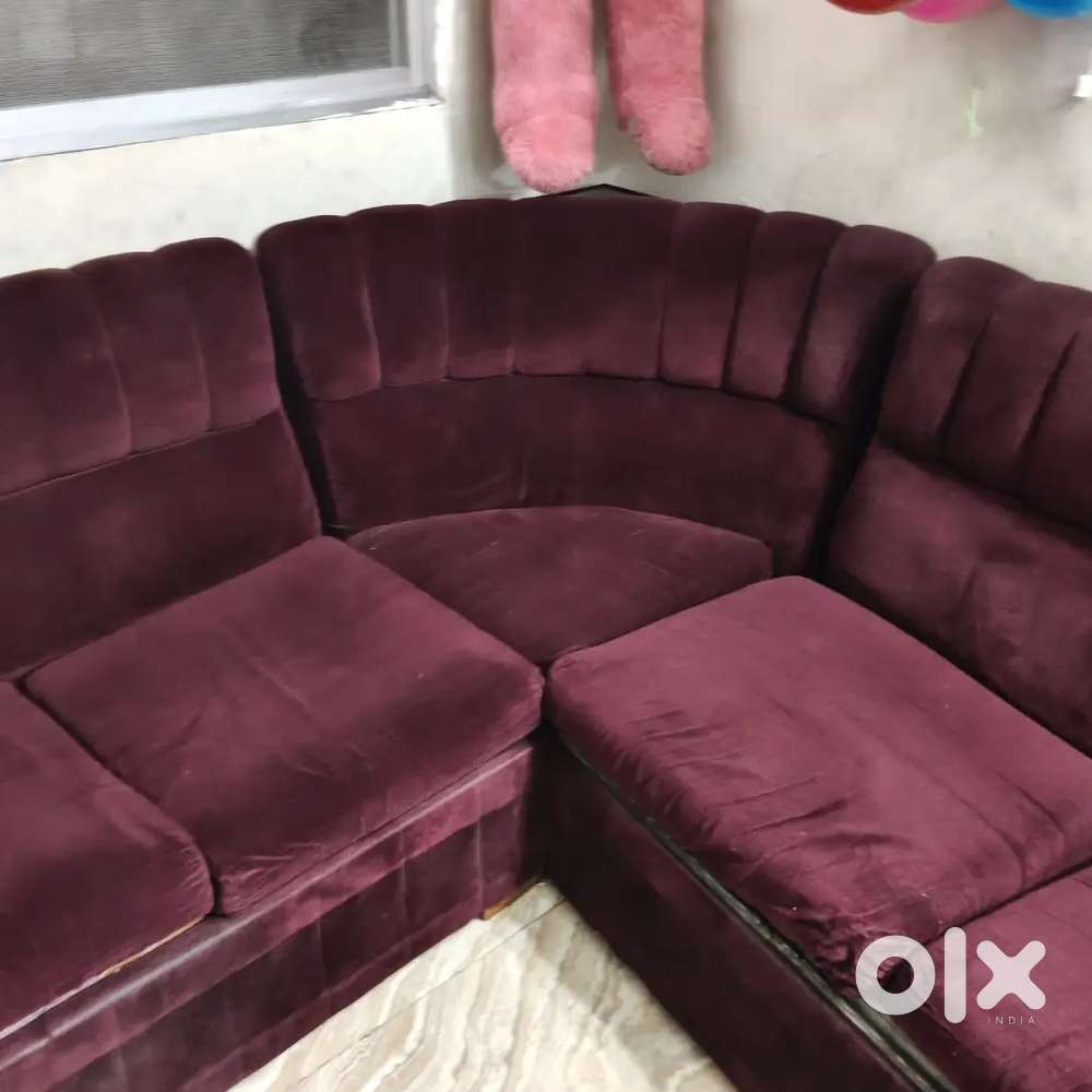 मस्त कंडीशन का 1.5 साल पुराना सोफा  ल शेप सोफा