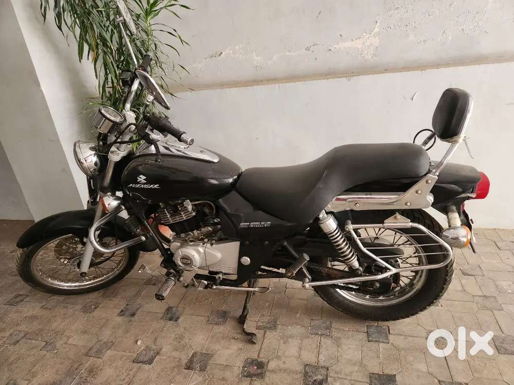 Bajaj avanger black colour