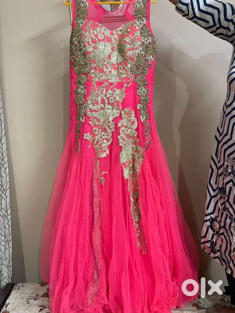 SLEEVELESS PINK GOWN
