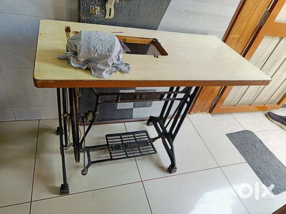 Sewing machine stand