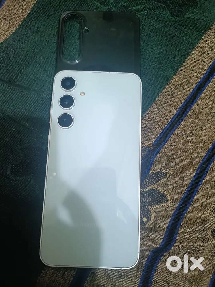 Box and data cable avaliable