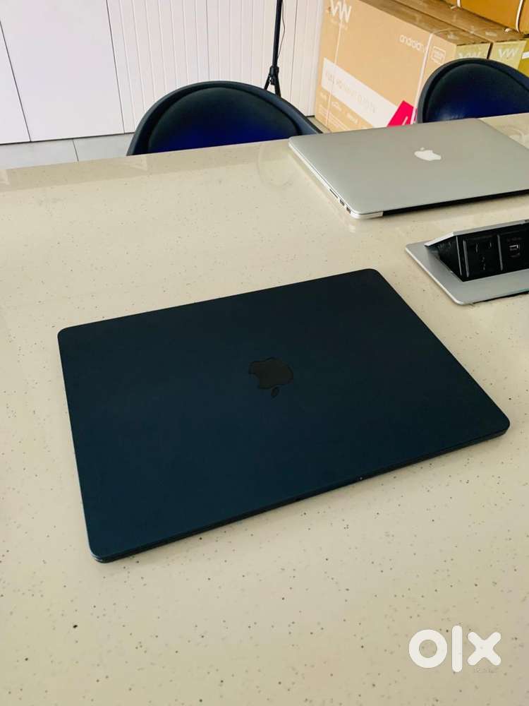 Macbook Air M2 (15-inch) 8GB/256GB Midnight , Starlight Just in 55,600