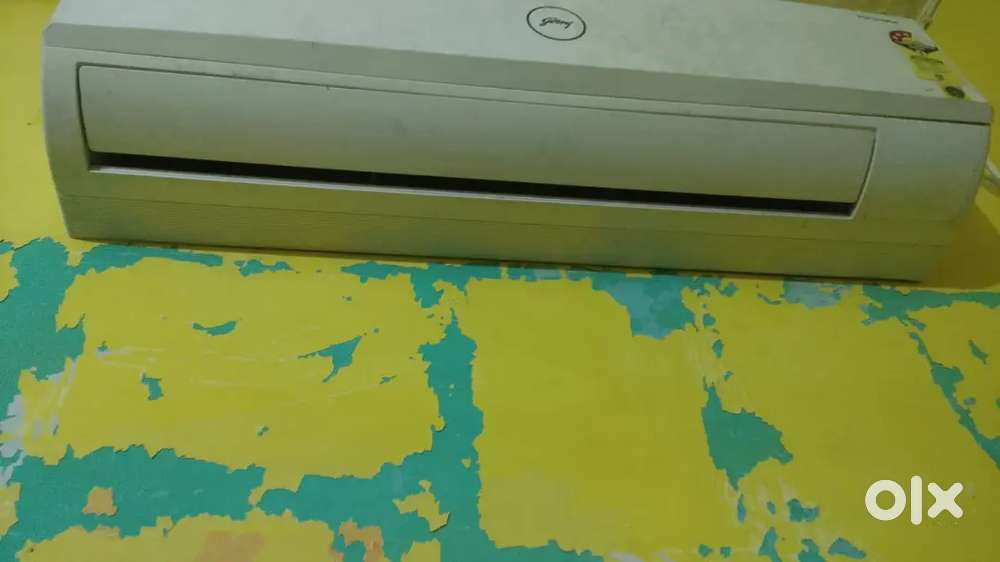 Split AC very good condition full service full gas R4